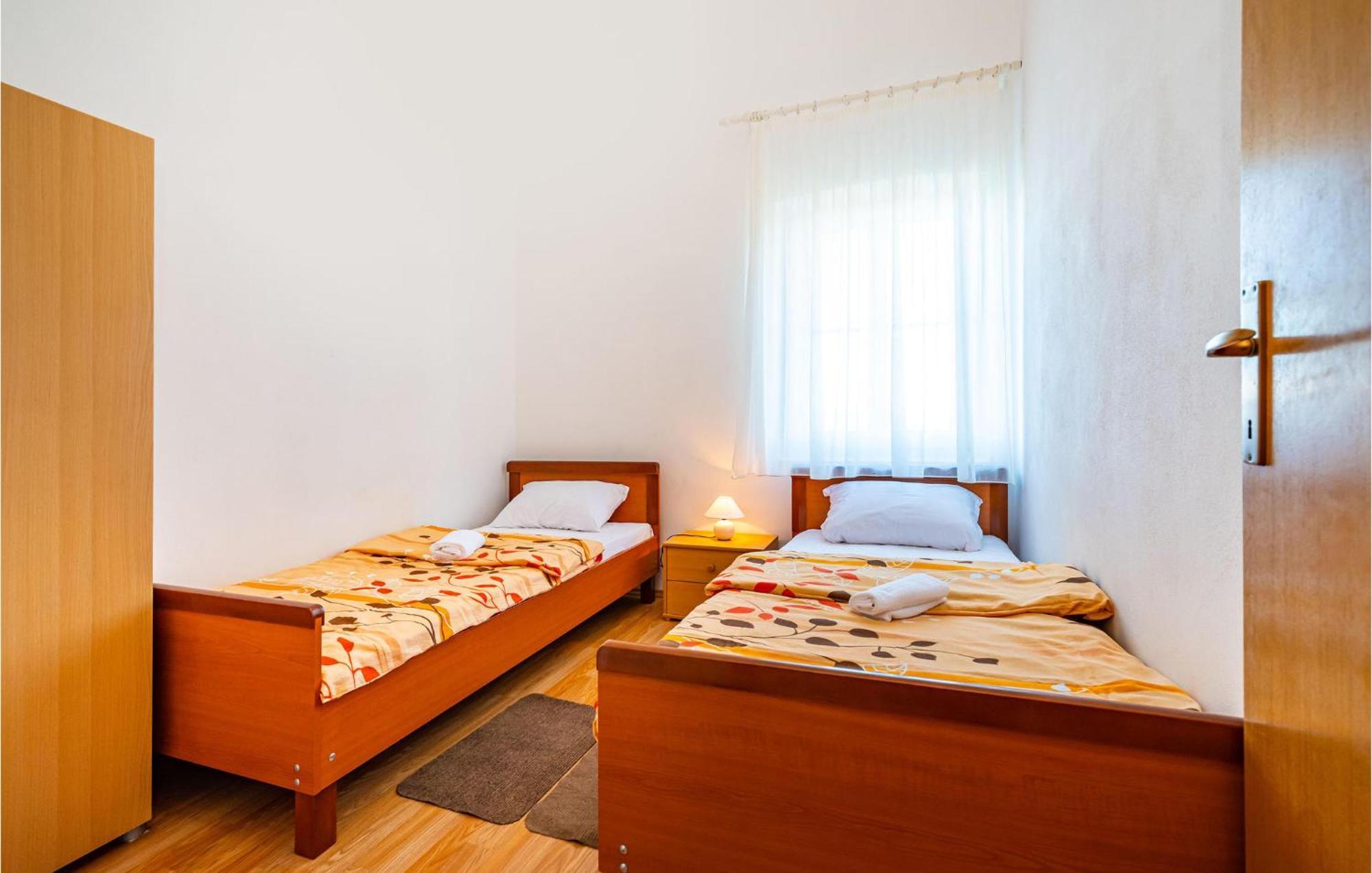 2 Bedroom Amazing Apartment In Neviđane Exterior foto